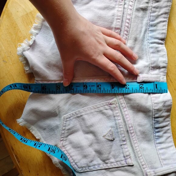 Size 25 Guess Shorts - Picture 9 of 12